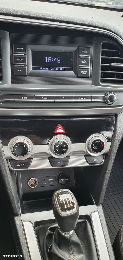 Hyundai Elantra - 9