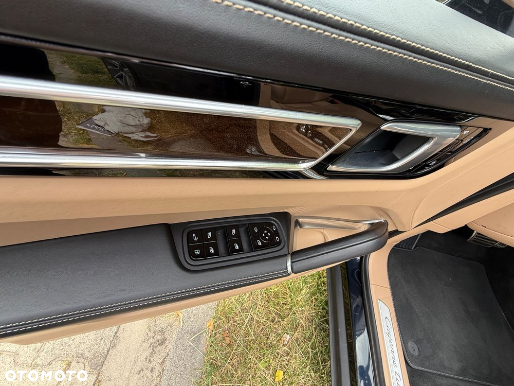 Porsche Cayenne Coupe Turbo S E-Hybrid - 24