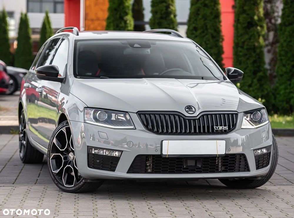 Skoda Octavia Combi 2.0 TSI DSG RS - 2