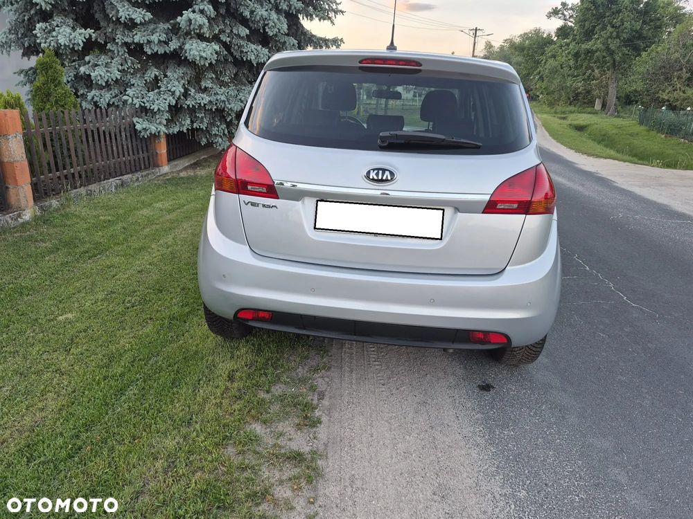 Kia Venga - 6