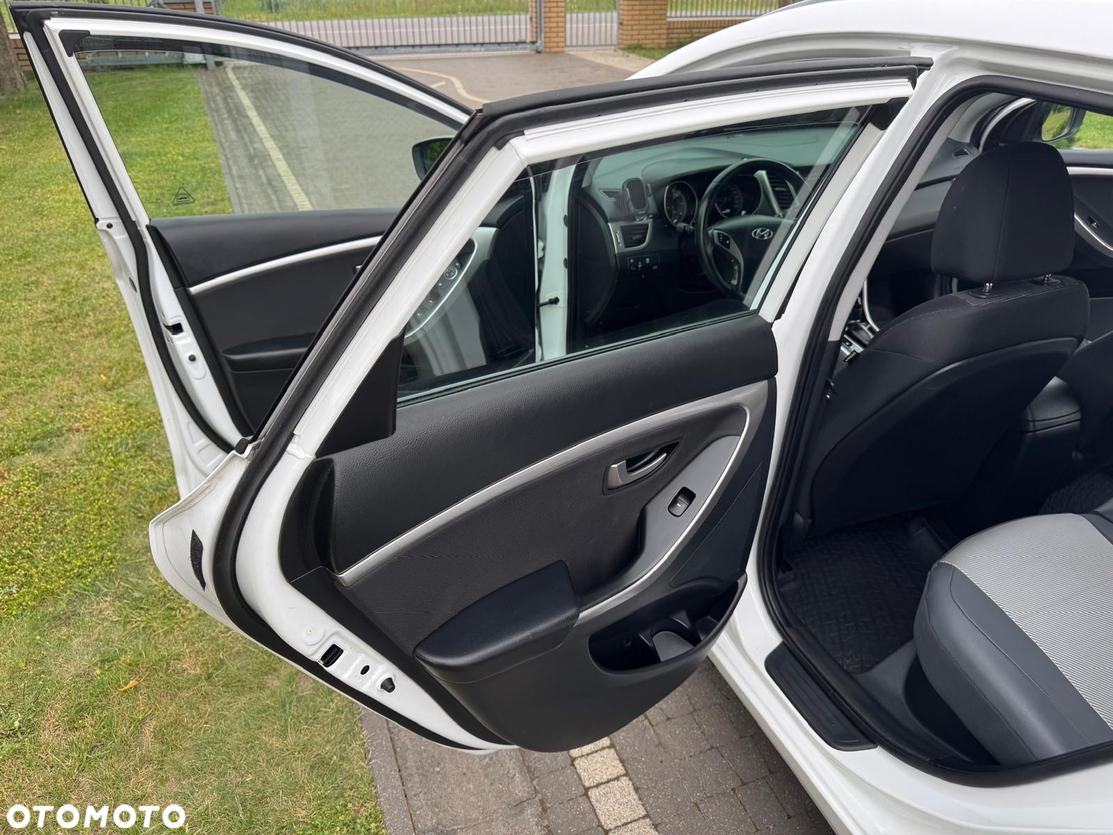 Hyundai i30 1.6 CRDI Automatik Style - 9