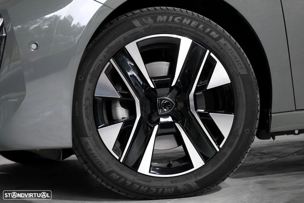 Peugeot 208 1.2 PureTech Allure - 8