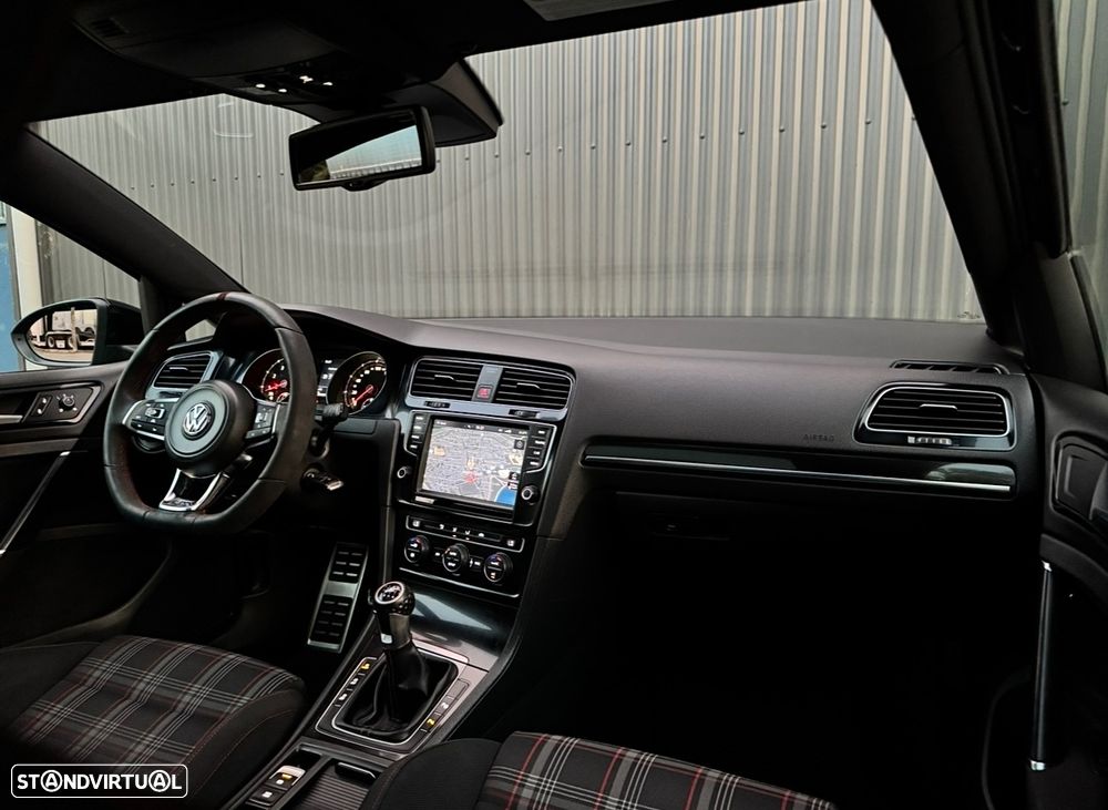 VW Golf 2.0 TSi GTi Performance - 24