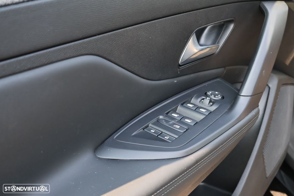 Peugeot 408 1.2 Hybrid Allure e-DCS6 - 17
