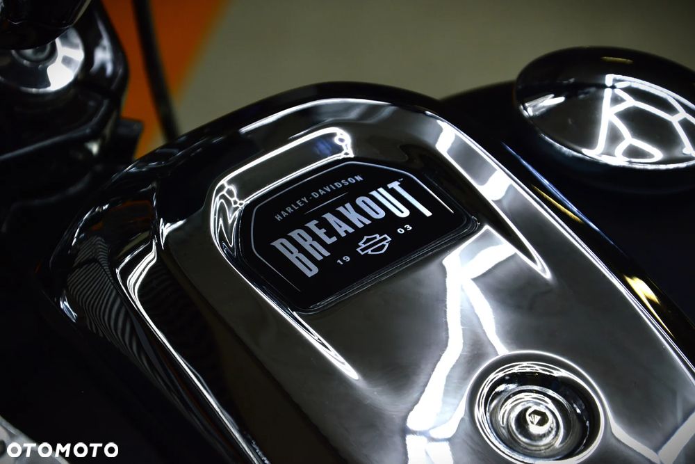 Harley-Davidson Softail Breakout - 9