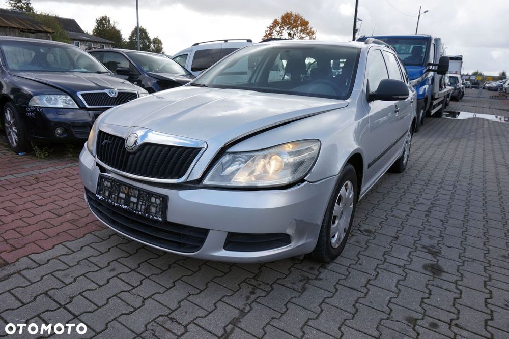 SKODA OCTAVIA II 1Z5 LIFT KOMBI 2010 9156 1.9 TDI BXE 105KM JCR SREBRNY na części - 1
