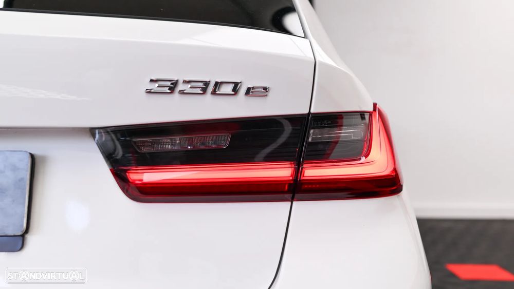 BMW 330 e Aut. M Sport - 38