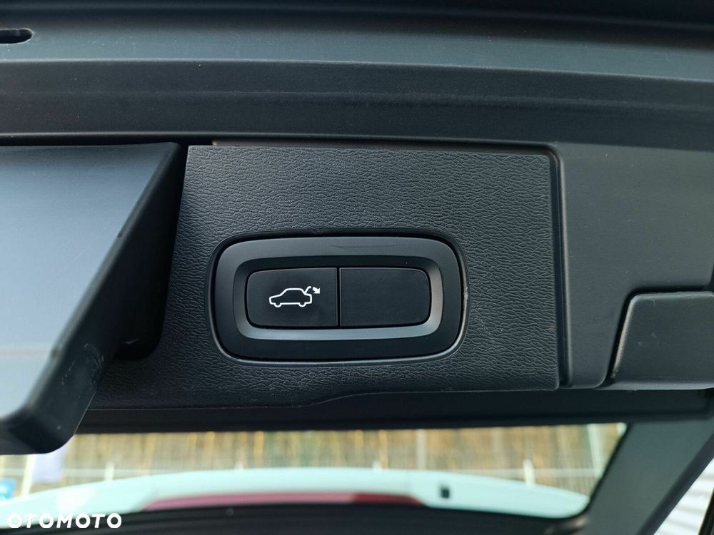 Volvo XC 60 T4 Momentum Pro - 28