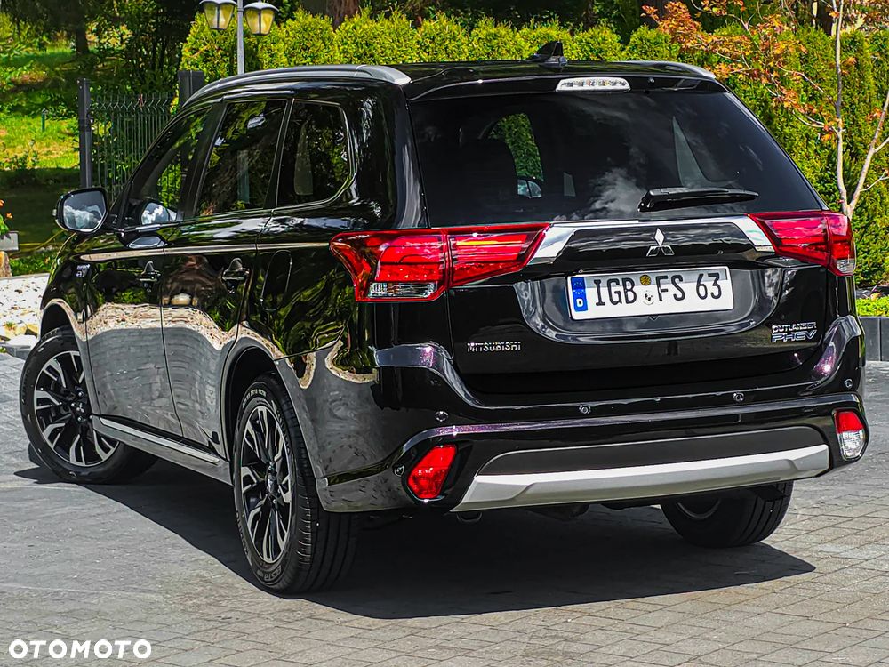 Mitsubishi Outlander Instyle NAVI + - 4