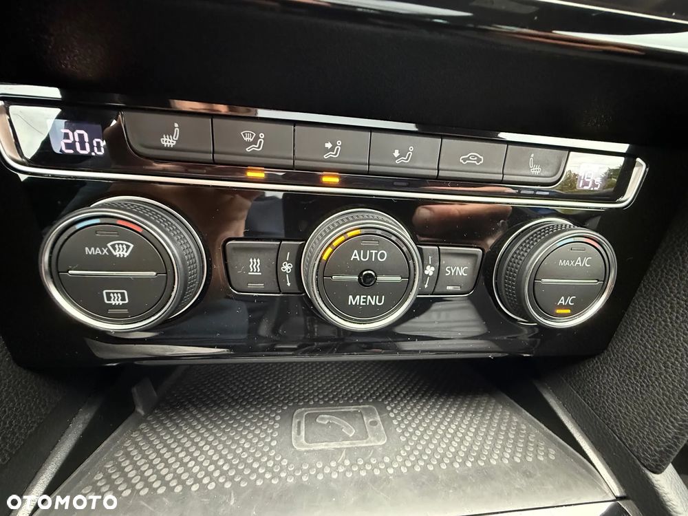 Volkswagen Passat Variant 2.0 TDI SCR DSG 4Motion Business - 35
