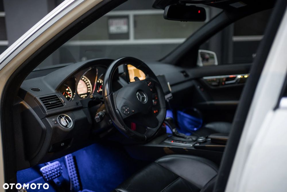 Mercedes-Benz Klasa C 63 AMG - 15