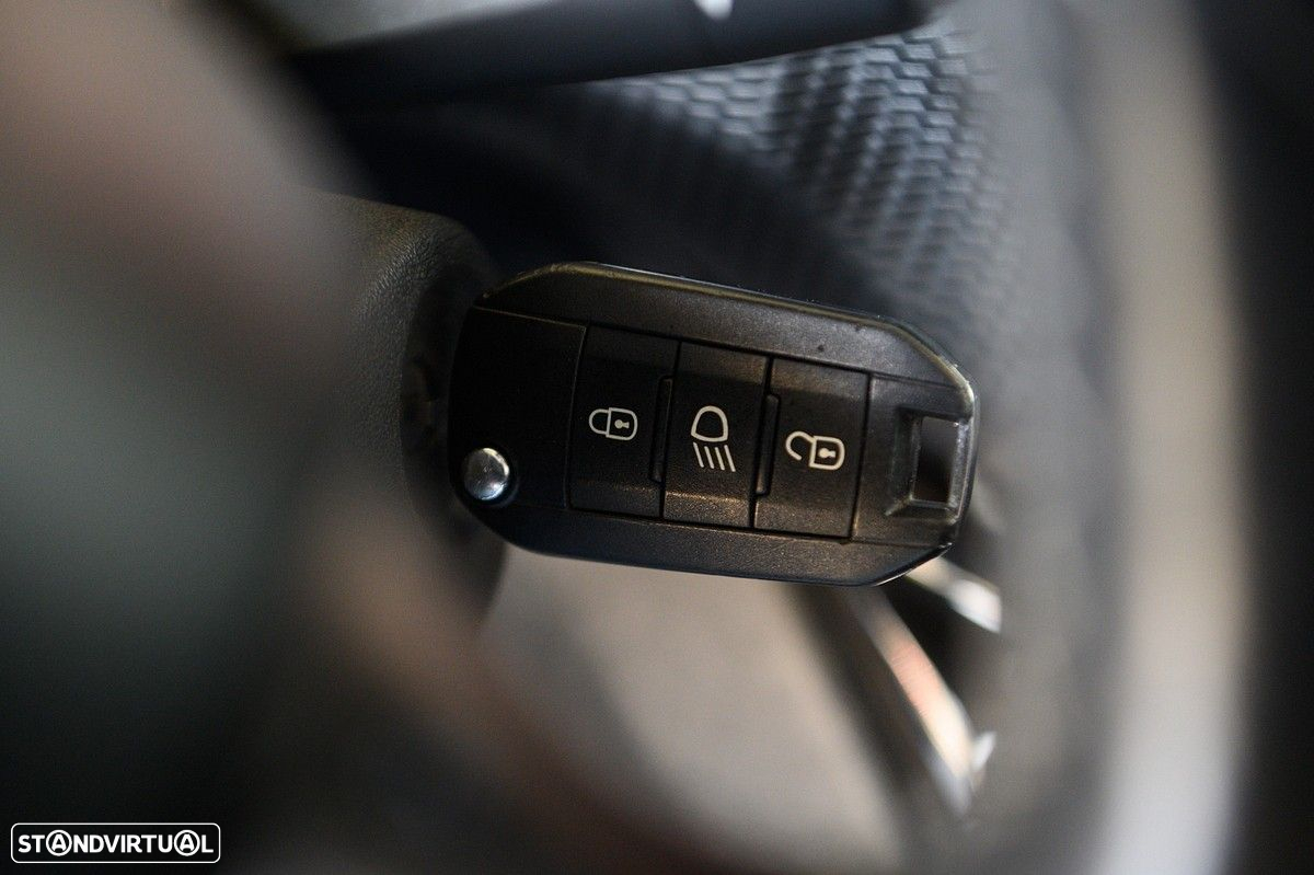 Peugeot 2008 1.6 e-HDi Allure - 35