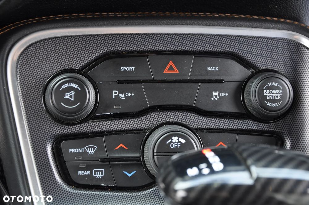 Dodge Challenger - 22