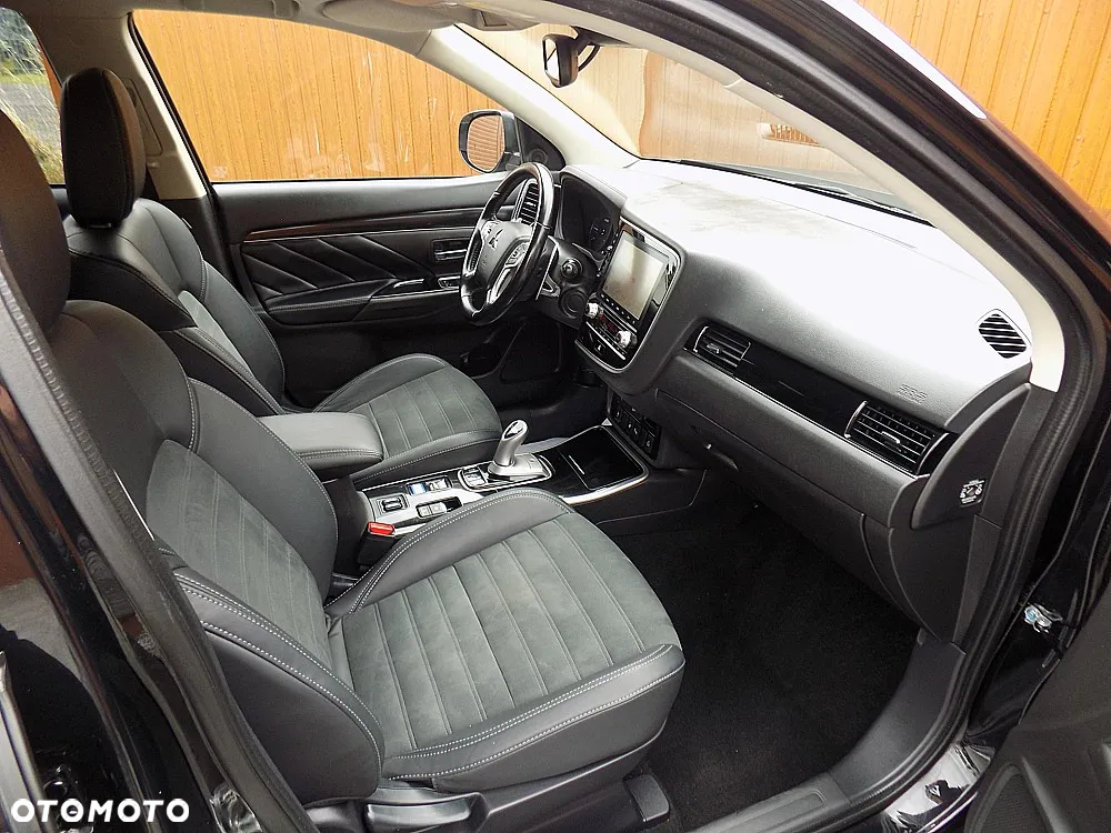 Mitsubishi Outlander 2.4 4WD Plug-In Hybrid Top - 8