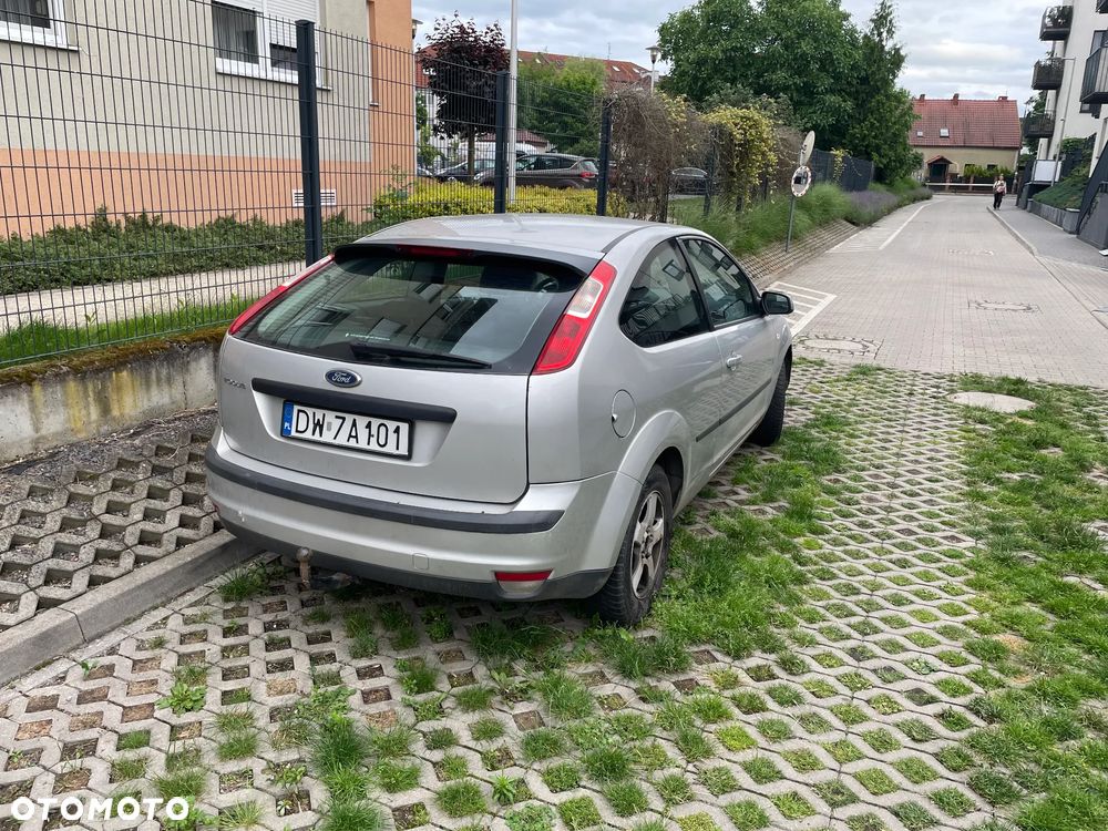Ford Focus 1.6 16V Ambiente - 5