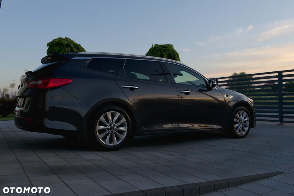 Kia Optima 2.0 L - 8