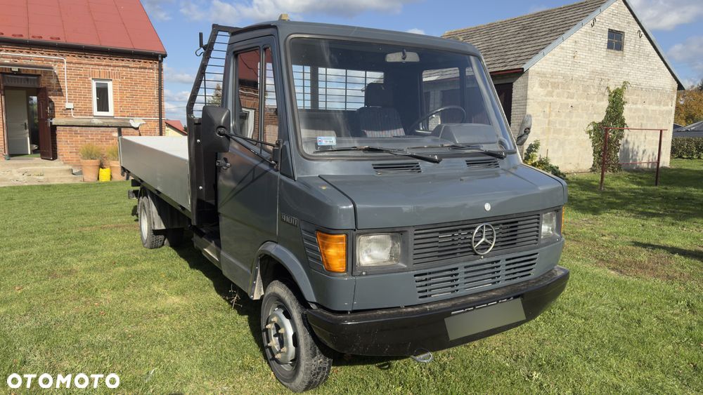 Mercedes-Benz 410 - 2