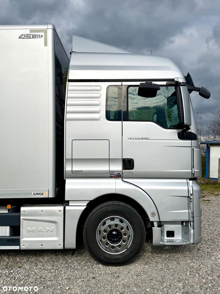 MAN TGX 26.440 / KONTENER / IZOTERMA / WINDA / 20 PALET / CAŁY NA PODUSZKACH / 3 OSIE / 3 OŚ PODNOSZONA + SKRĘTNA / EURO 6 / SPROWADZONY / SERWISOWANY - 10