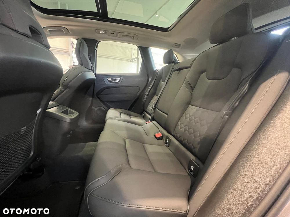 Volvo XC 60 B5 B AWD Plus Bright - 25