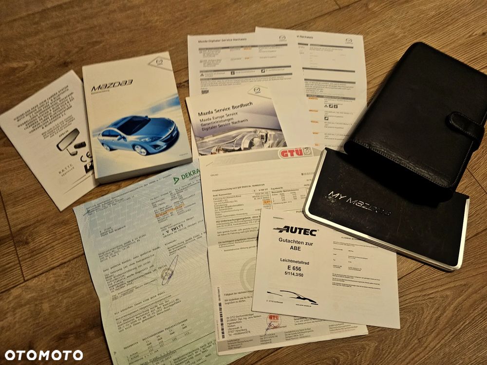 Mazda 3 1.6 Exclusive + - 8