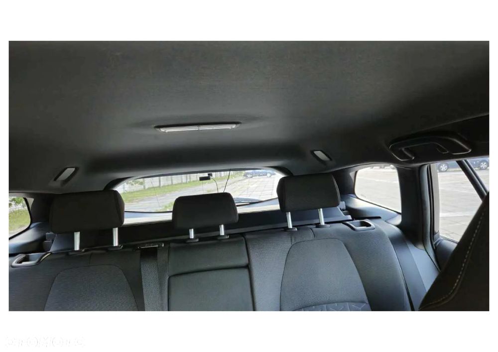 Toyota Corolla 1.8 Hybrid Comfort - 28