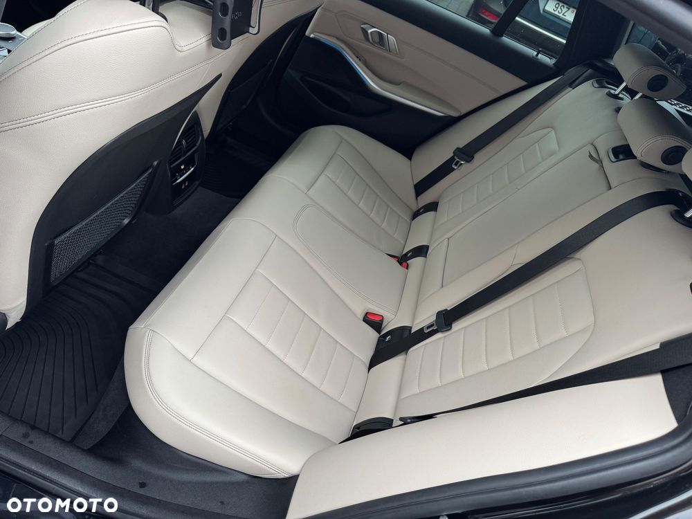 BMW Seria 3 330e PHEV M Sport Edition sport - 28