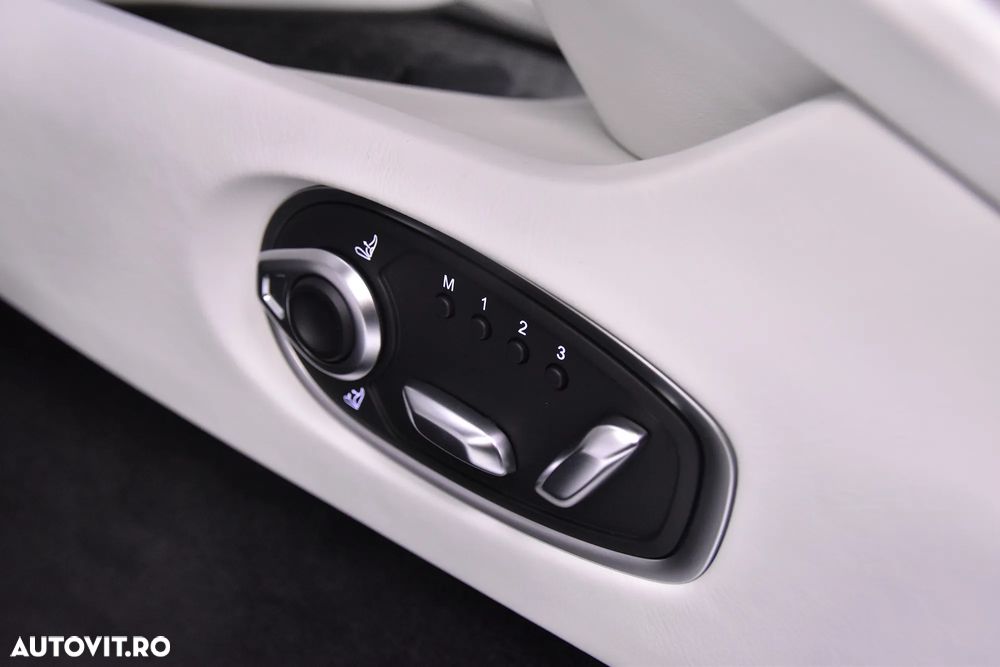 Aston Martin DB12 Volante - 34