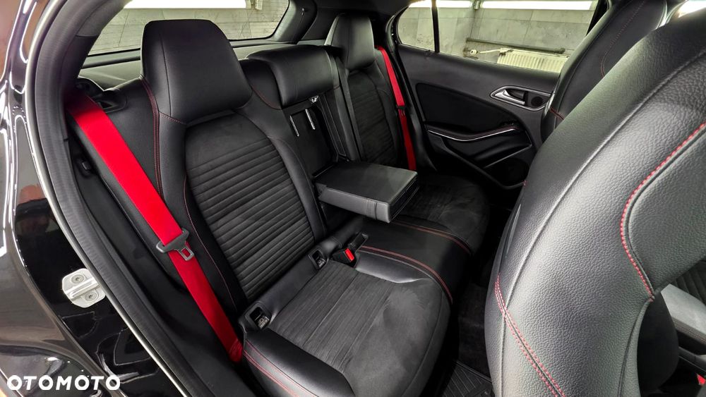 Mercedes-Benz GLA - 28