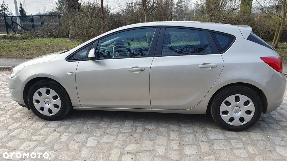 Opel Astra 1.6 - 8