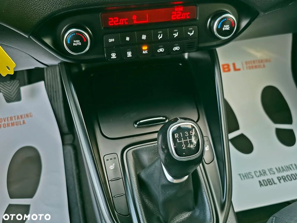 Kia Carens 1.6 GDI L 7os EU6 - 22