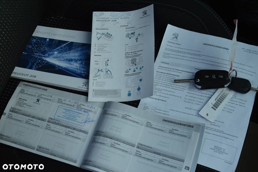 Peugeot 208 - 32
