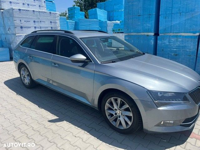 Skoda Superb 2.0 TDI DSG Ambition - 2