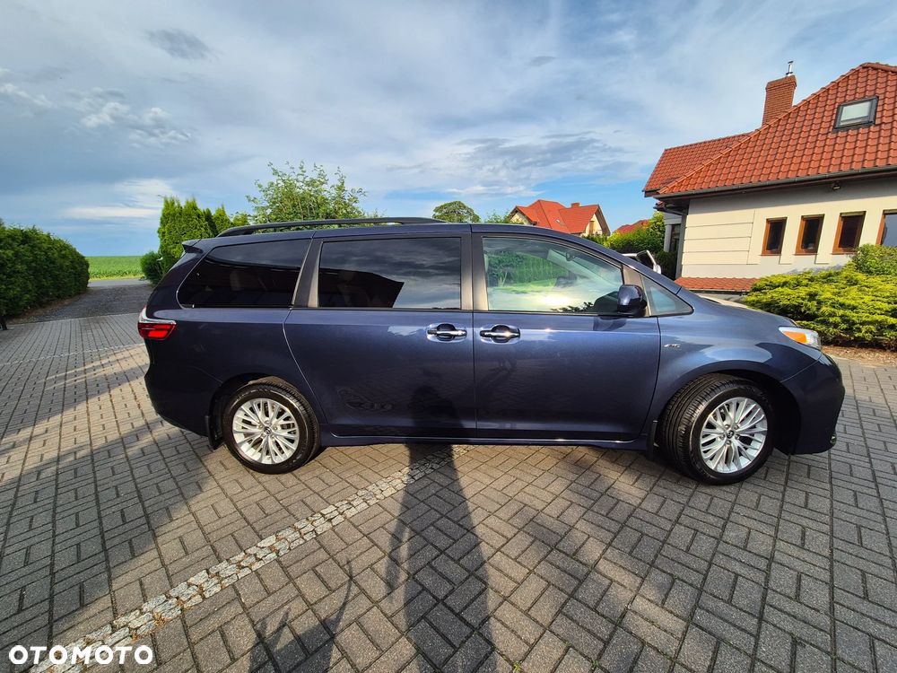 Toyota Sienna 3.5 V6 XLE AWD - 3