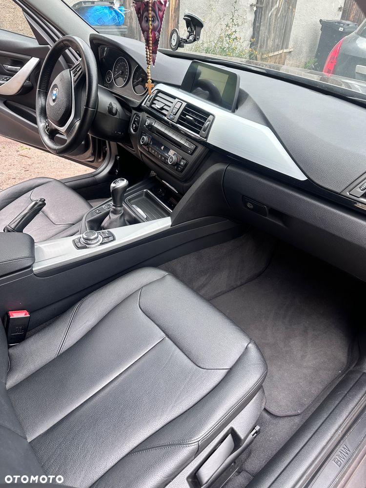 BMW Seria 3 320d - 28