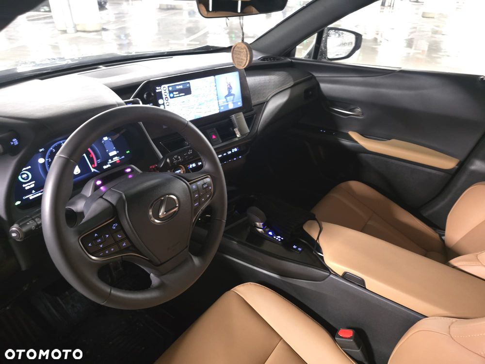 Lexus UX 2024