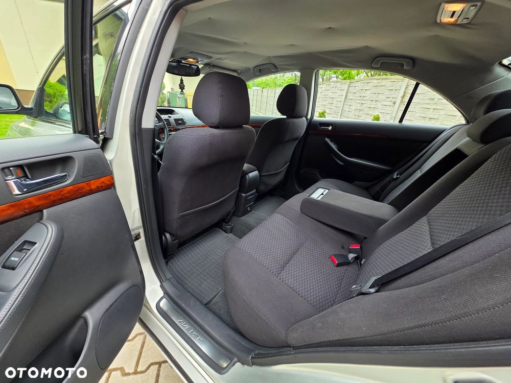 Toyota Avensis 2.0 D-4D Sol - 8