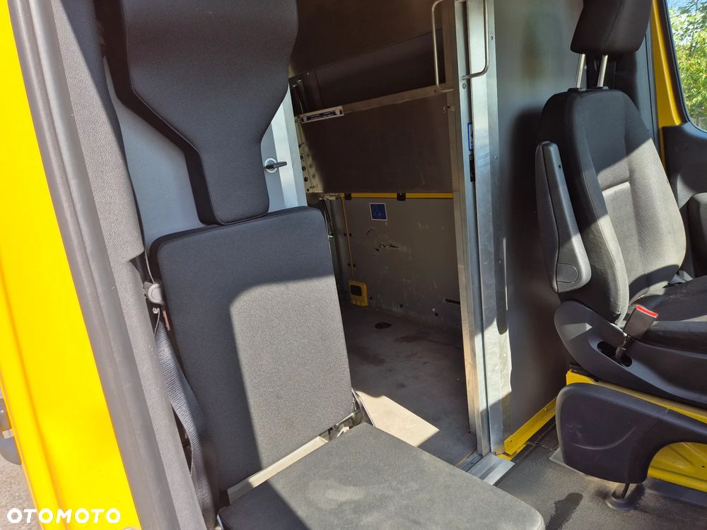 Mercedes-Benz Sprinter - 11