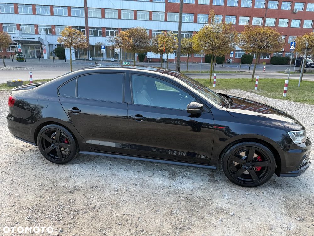 Volkswagen Jetta - 8