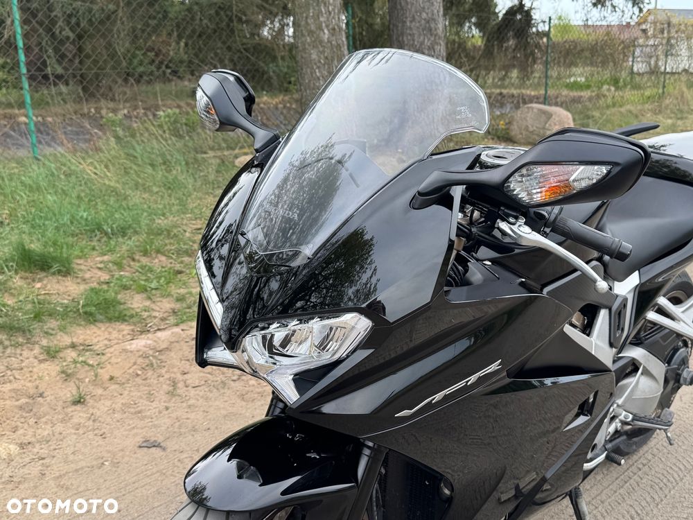 Honda VFR - 18