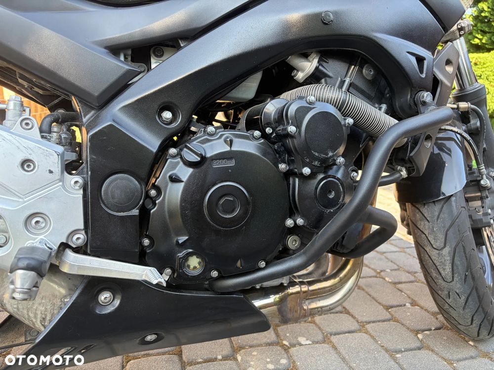 Suzuki GSR - 3