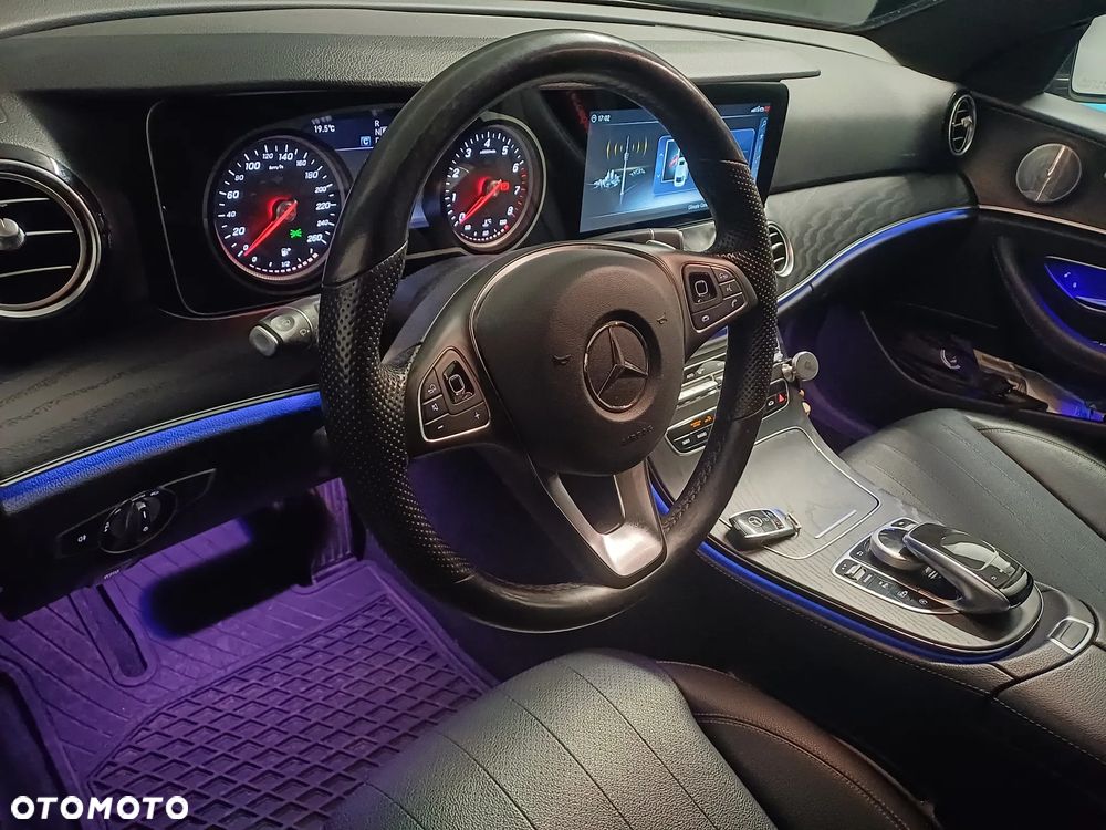 Mercedes-Benz Klasa E 300 9G-TRONIC - 13
