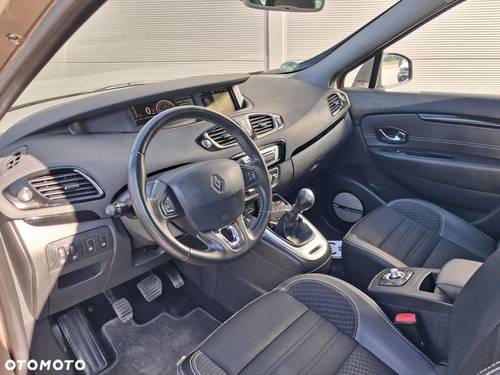 Renault Grand Scenic ENERGY TCe 130 BOSE EDITION - 29