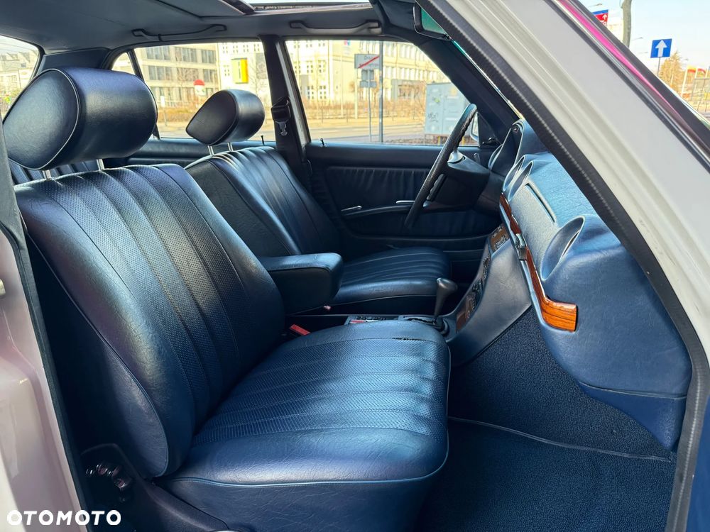 Mercedes-Benz W123 - 38