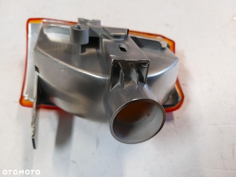 Migacz  KIERUNKOWSKAZ PEUGEOT 205 PRZÓD/PR pomarańczowy - 2