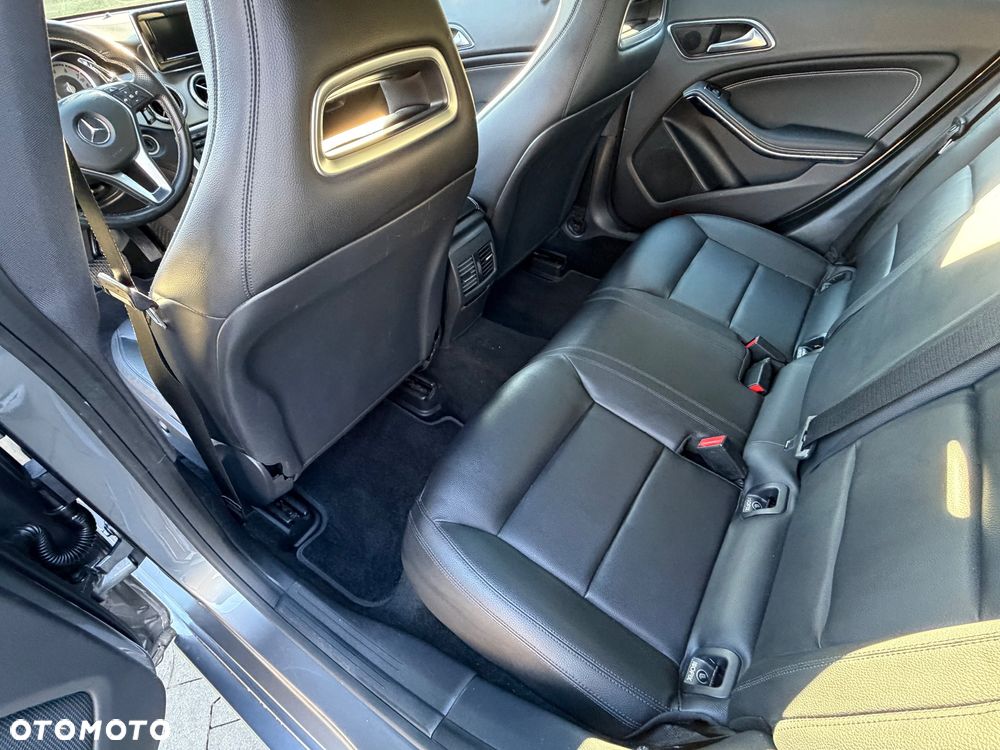 Mercedes-Benz CLA 250 4Matic 7G-DCT Sport - 14