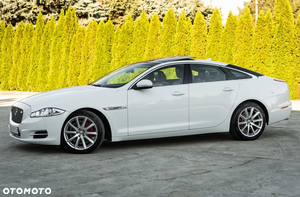 Jaguar XJ 3.0 V6 Kompressor AWD R-Sport - 4