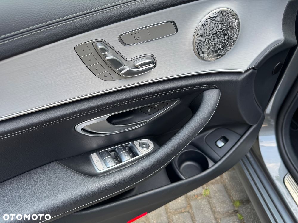 Mercedes-Benz Klasa E 300 de PHEV 4-Matic AMG 9G-Tronic - 24
