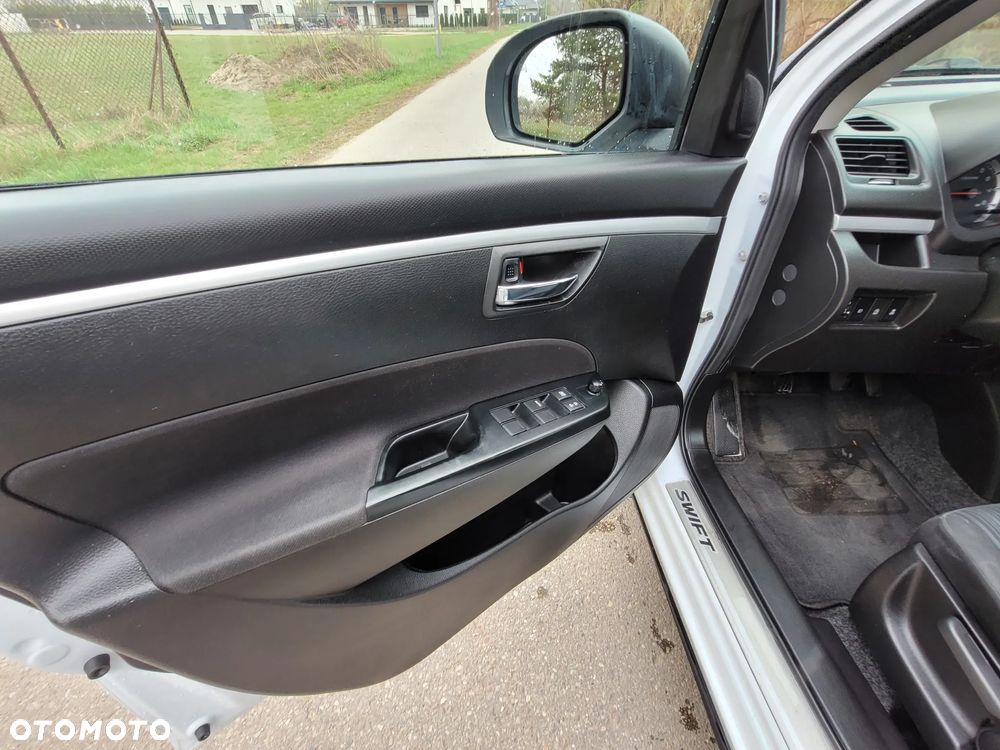 Suzuki Swift 1.3 Club dance - 15