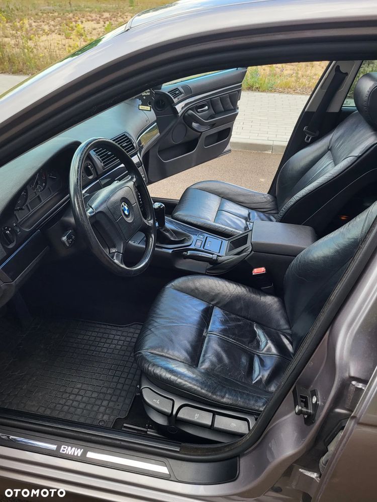 BMW Seria 5 - 12