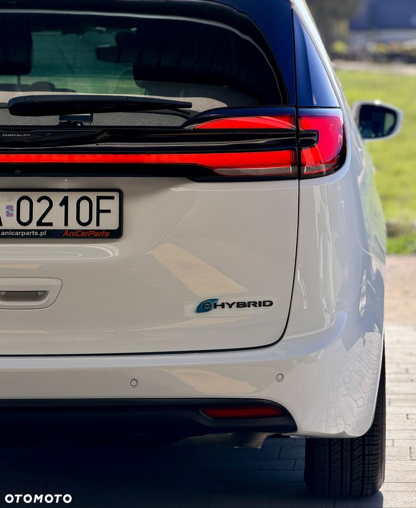 Chrysler Pacifica - 12